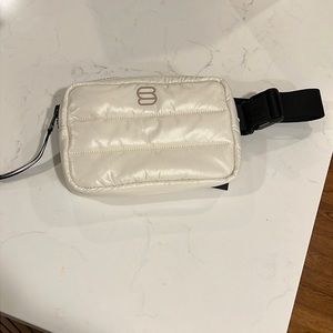 NWT Aritzia The Super Puff™ Bag Matte Pearl